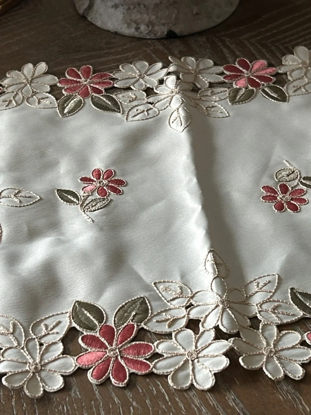 NEW! Shabby Chic Vintage Inspired Embroidered Floral Lace Centerpiece